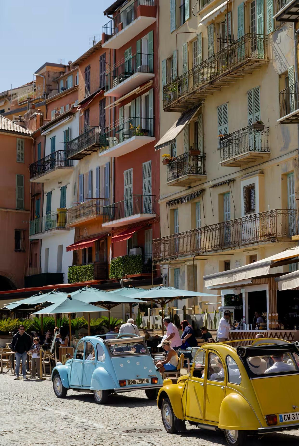 car tour with 2 2CV vintage french car villefranche sur mer côte d'azur