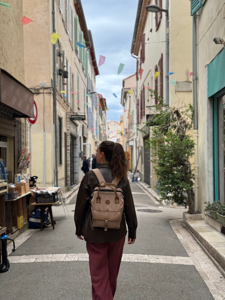 Ysa walking on rue Fersen in Antibes during walking tour